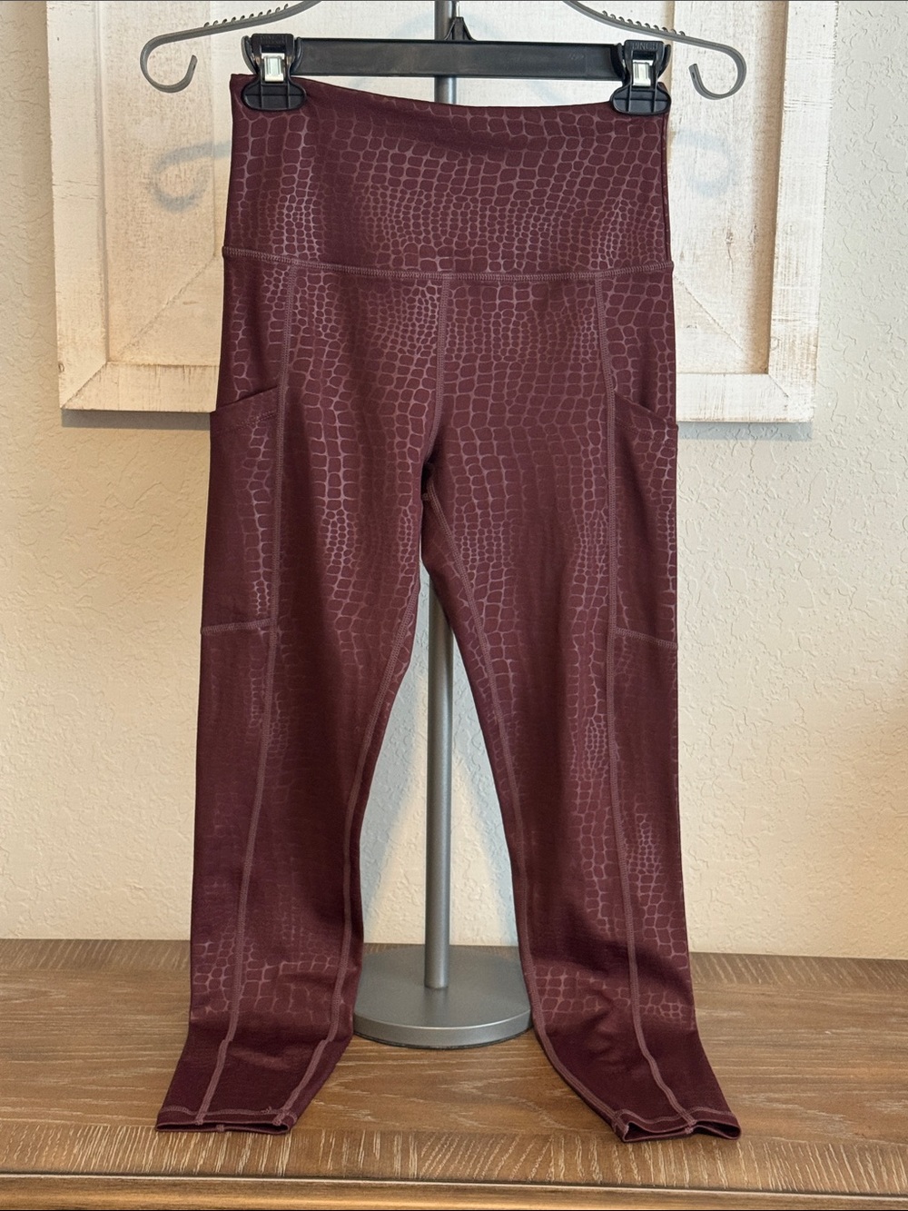 High-Waist Burgundy Croc-Texture 7/8 Leggings with Side Pockets. NWOT